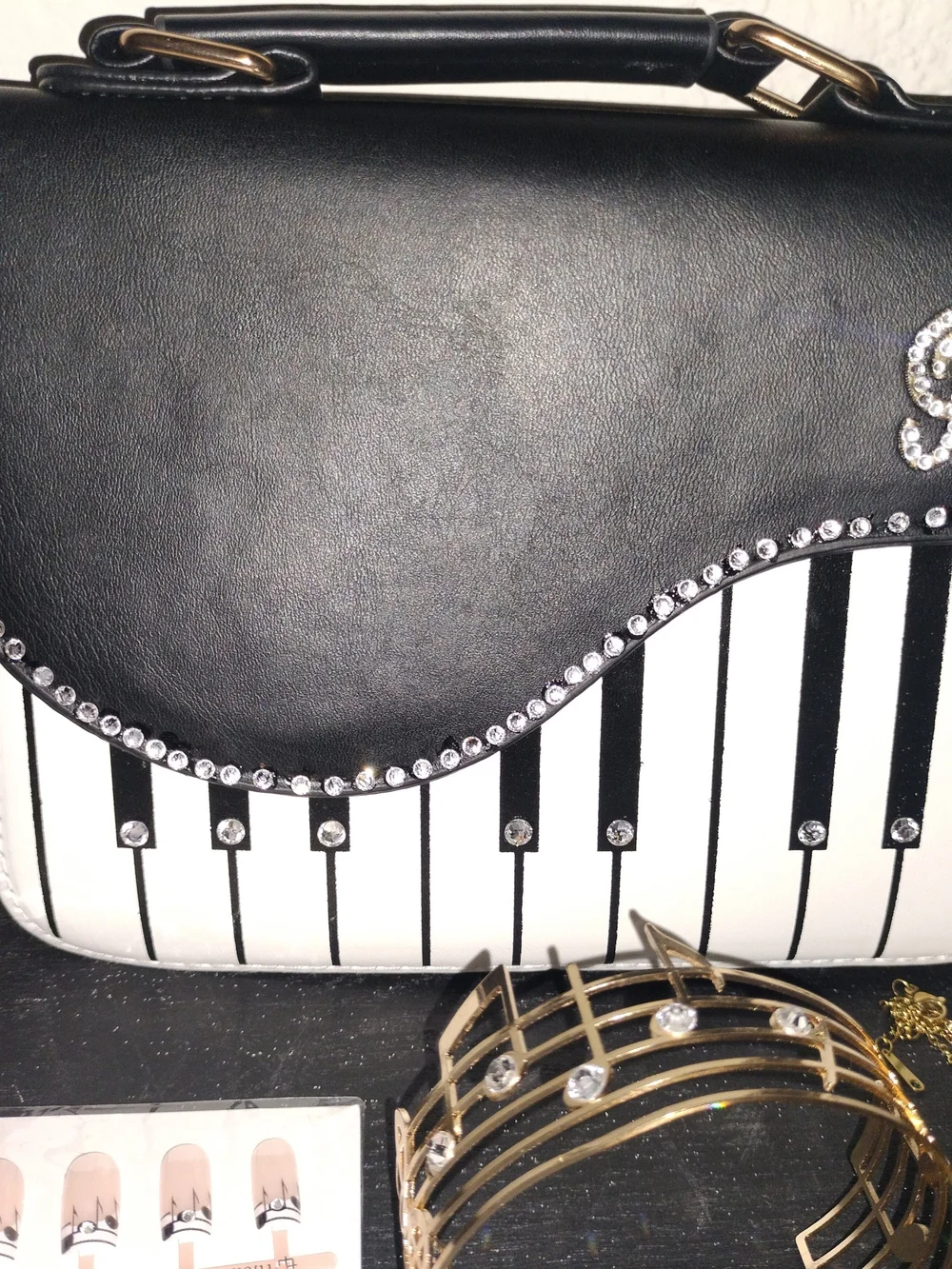 Piano-Print Pursewith matching necklace earrings ring bracelet andpress onnails